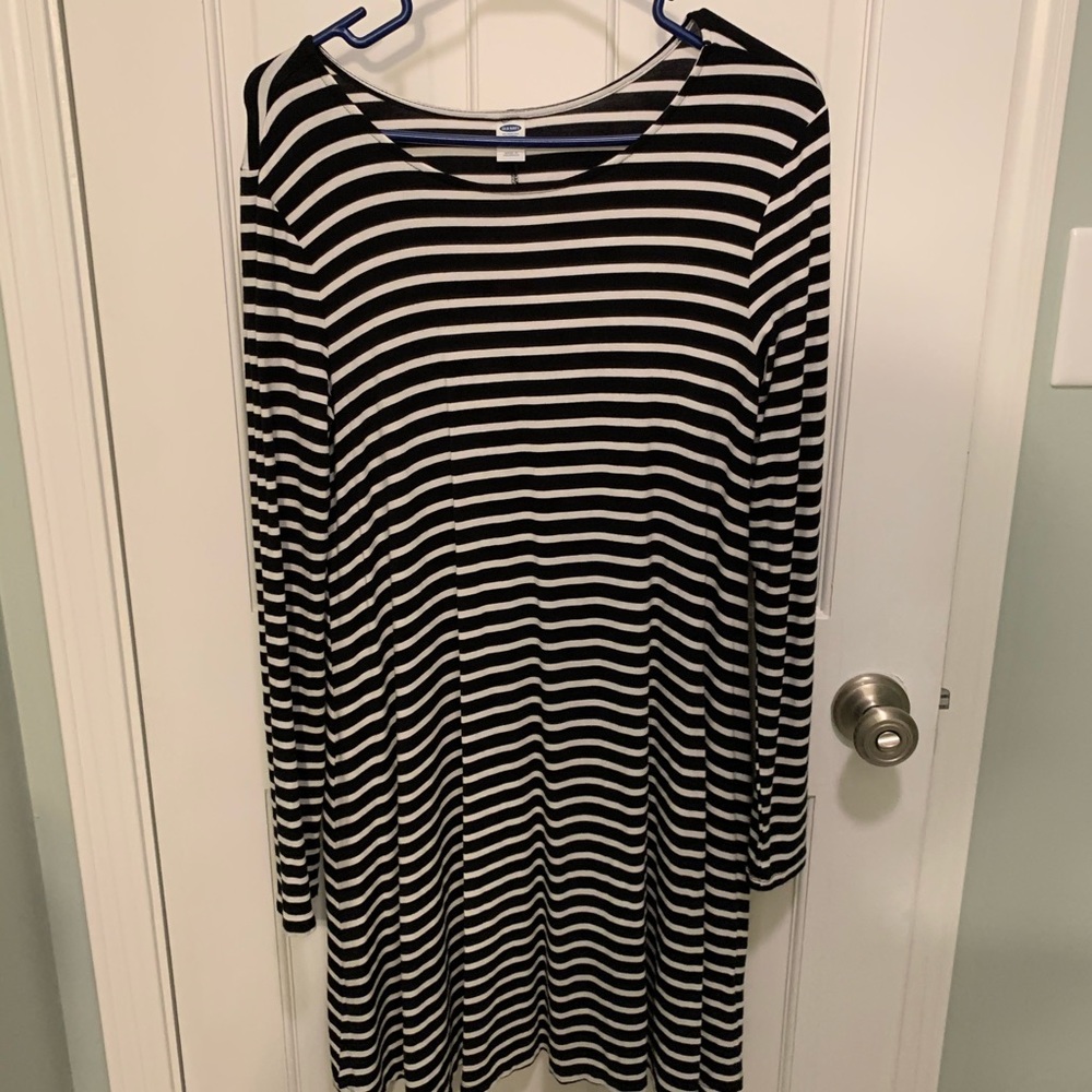 🖤Old Navy Black and White Stripe Dress🖤